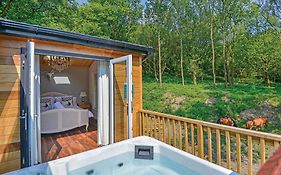 Charlesworth Lodges