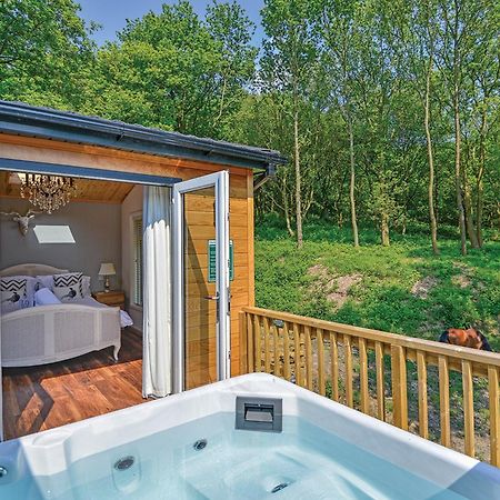 Charlesworth Lodges Glossop Exterior photo