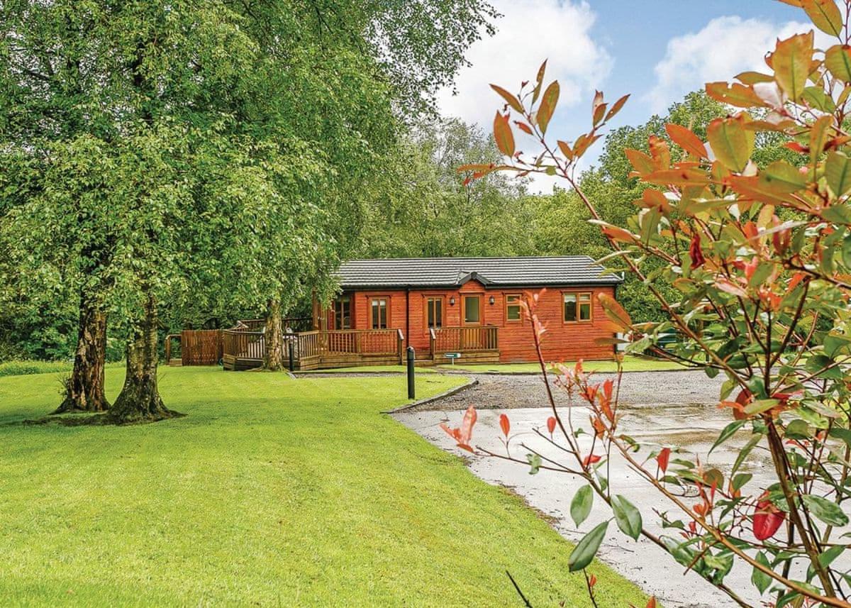 Charlesworth Lodges Glossop Exterior photo