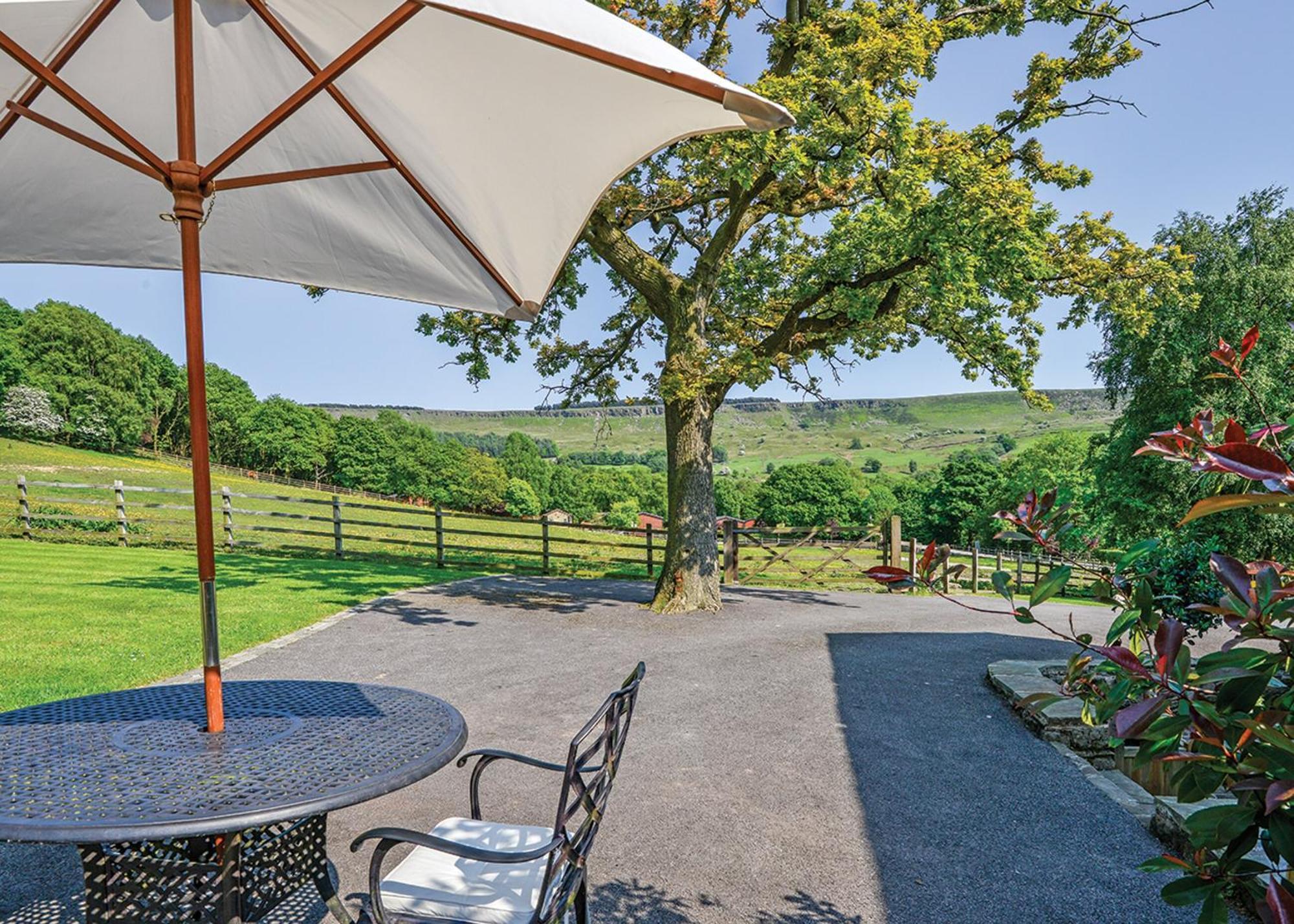 Charlesworth Lodges Glossop Room photo